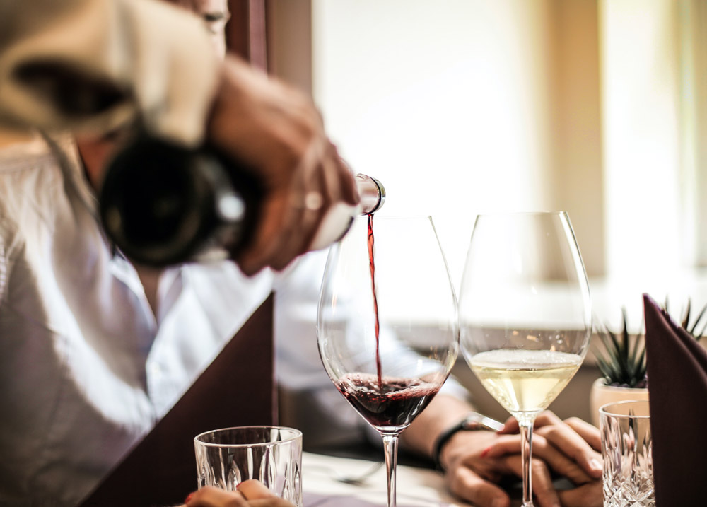 Romatisches Escot Dinner Date in deiner Stadt